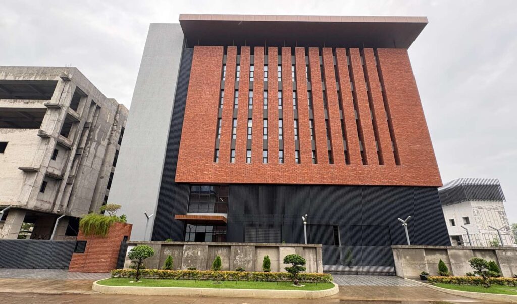 Lukson Highlights Solar-Powered CVD Facility in Surat